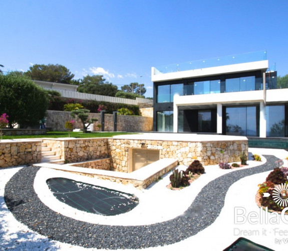Neue Designer Villa mit direktem Meerblick an der Cala Domingos