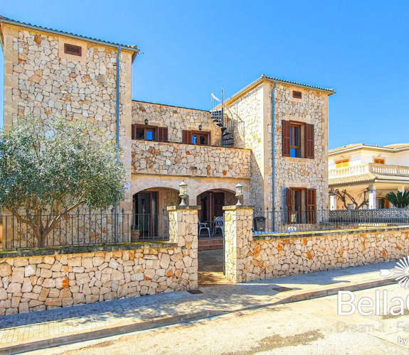 Mallorcan style manor house with natural stone facade in Marratxi - barrier-free