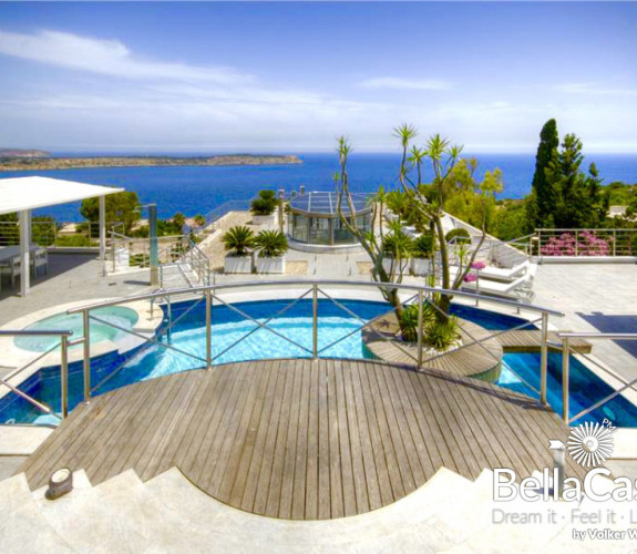 INTERNATIONAL: James Bond Villa mit Blick auf die Insel Gozo / Malta
