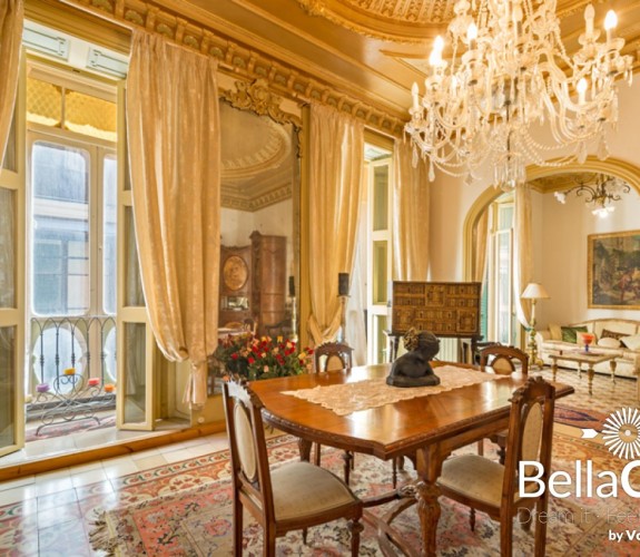 Magnificent luxury apartment in the original Middle Ages style near the Cathedral of Palma