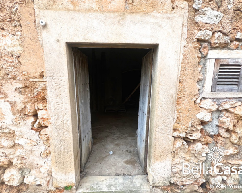 Historisches Stadthaus mit top Potential zur Restaurierung im Herzen des Dorfes Campos