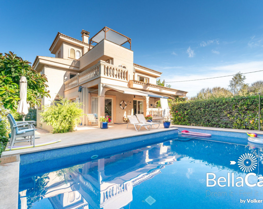 Villa Mediterraneo: Repräsentative Mallorca Villa mit Mittelmeerblick & Pool in Ciudad Jardin