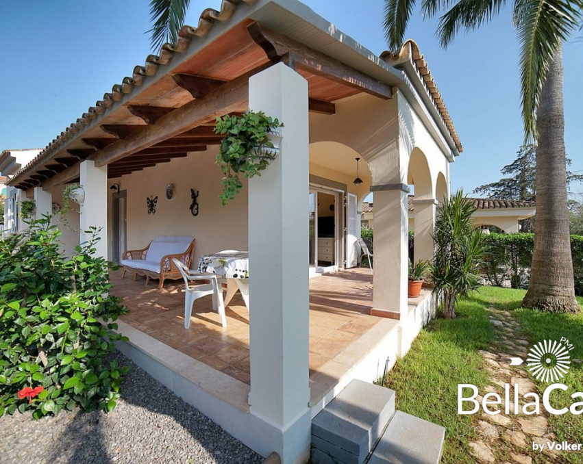 Villa avec appartement et piscine à distance de marche d'une baie romantique près de Porto Cristo