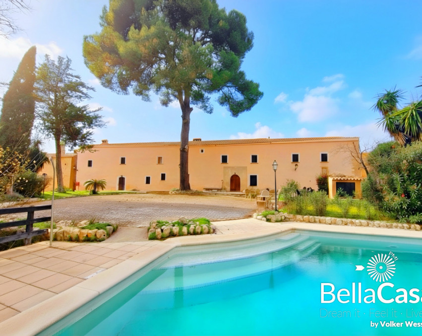 Four-star country hotel near Sineu