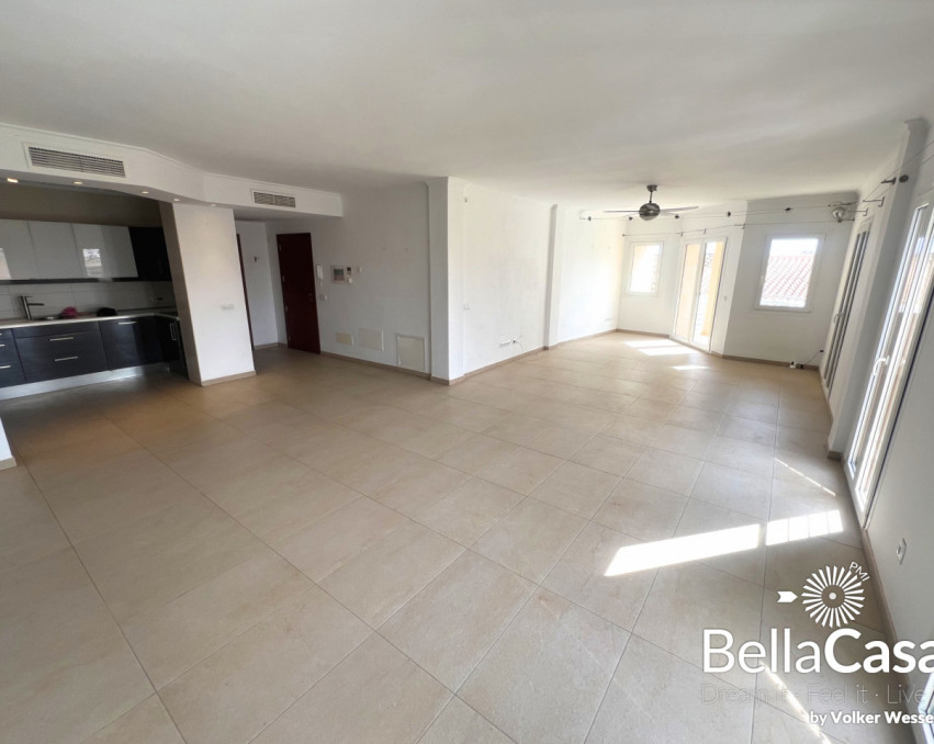 Apartment with living area, underfloor heating, elevator and garage parking
