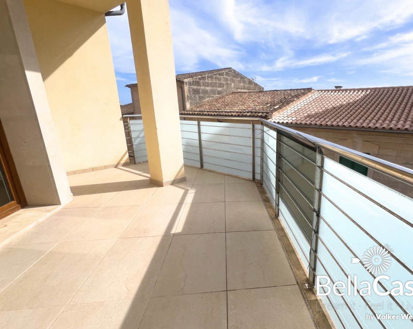 Apartamento con salón, calefacción por suelo radiante, ascensor y plaza de garaje.
