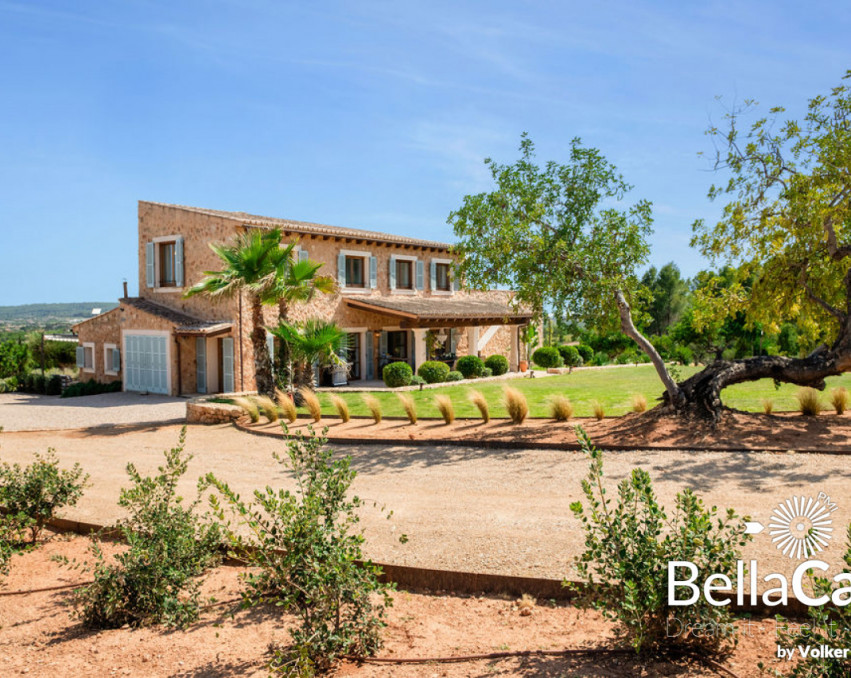 FINCA DEL VINO at the foot of the Tramuntana Mountains in Santa Maria del Cami