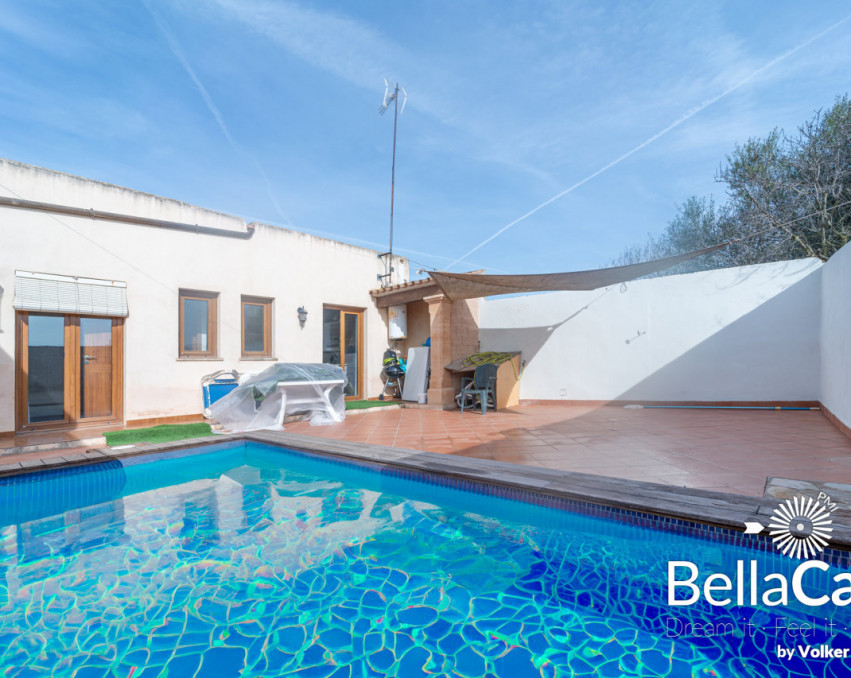 Bungalow Stadthaus mit privatem Pool und Potential in beliebter Wohngegend