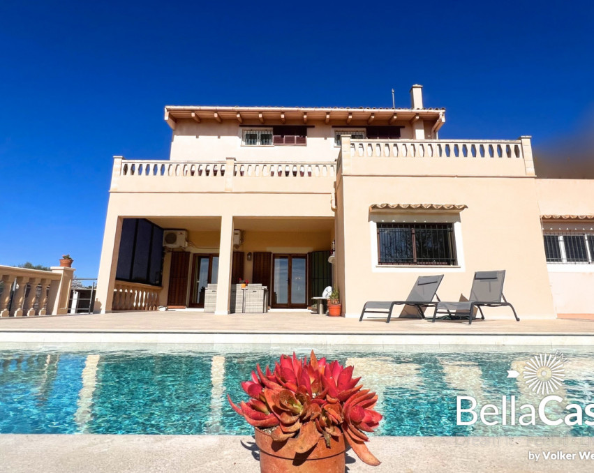 VILLA CABRERA: Dominant family villa with stunning views of the sea - best location in Ses Salines