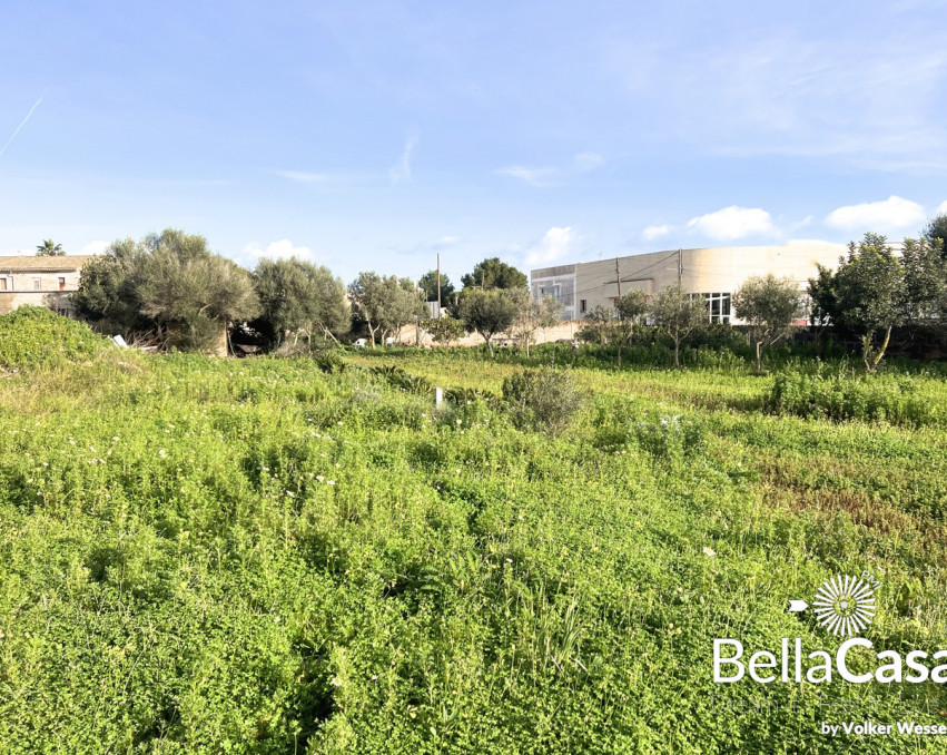 Städtisches Doppel Baugrundstück für ein Stadthaus mit Pool und Garten